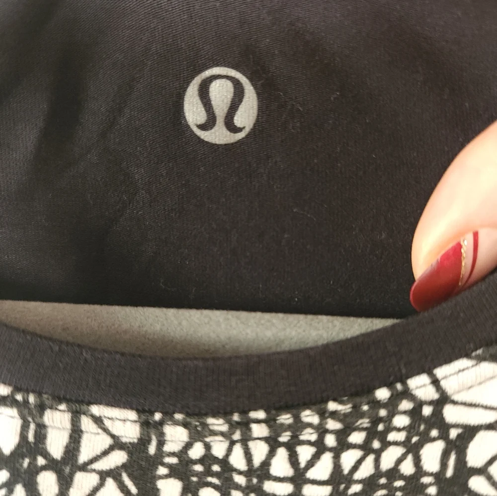 Reversible lululemon top - Picture 4 of 6